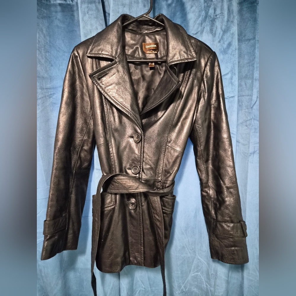 Danier Leather Women's Black Leather Belted Jacket